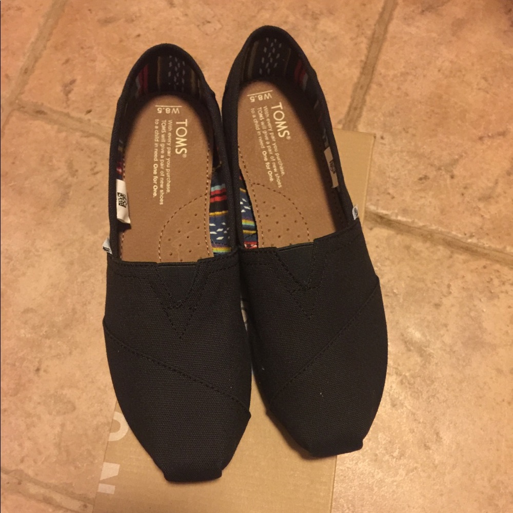 Black Canvas Toms